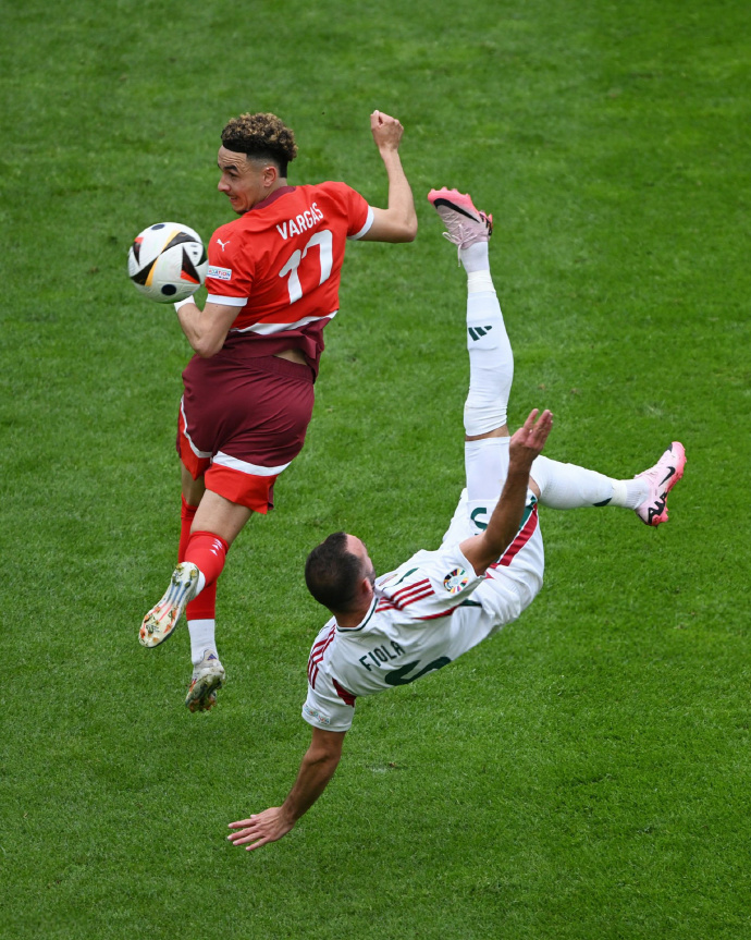 瑞士球员传中助攻,帮助球队完成逆转的是谁