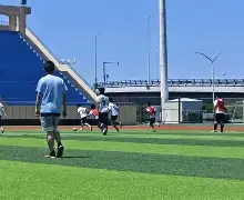 队员们在场上展现出色表现,领先对手一步进入